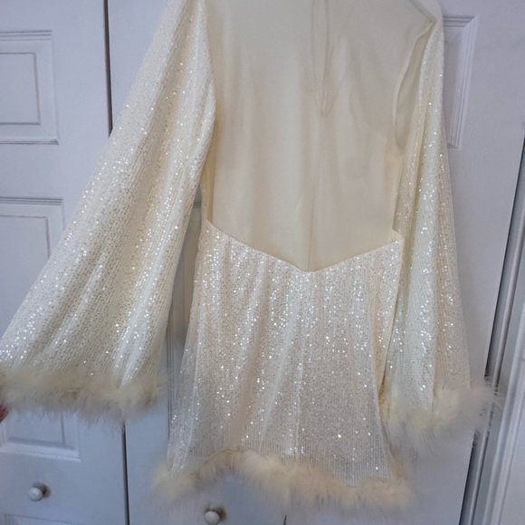 Elegant White Sequin Dress - Picture 4 of 6